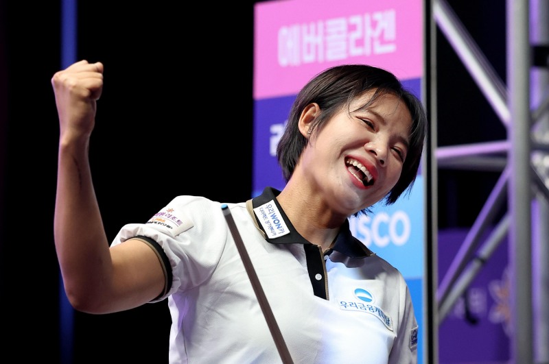 우승을 확정하고 환호하는 스롱 피아비. / 사진=연합뉴스