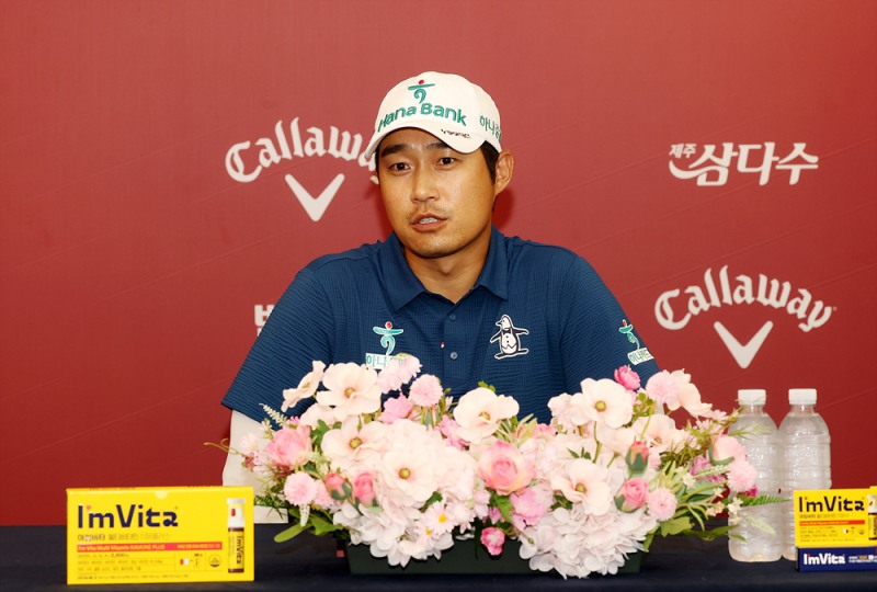 경기 후 박은신의 기자회견 모습. /KPGA