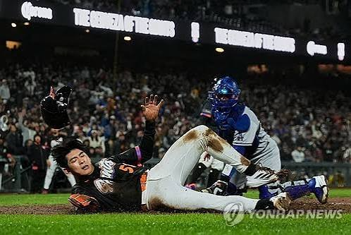 이정후와 충돌하는 달튼 러싱(오른쪽)
