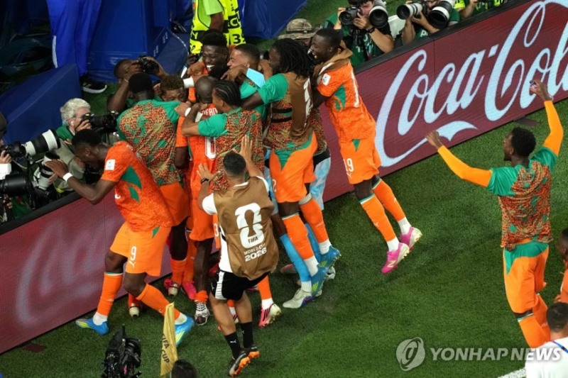 기뻐하는 코트디부아르 선수들 / 사진=연합뉴스