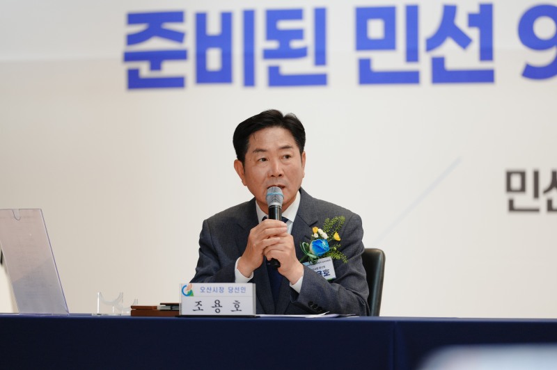 조용호 오산시장 당선인이 15일 오산시장직 인수위원회 현판 제막식과 위촉식에서 인사말을 하고있다. /인수위