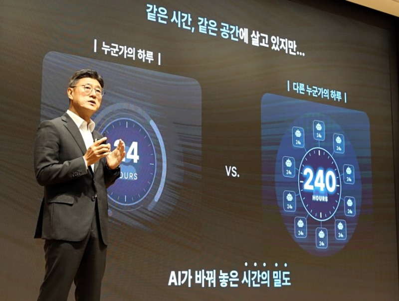 정재헌 SKT CEO가 지난 11일 경기 이천시 SKMS 연구소에서 열린 '2026 뉴 이천포럼'에서 키노트 스피치를 진행하고 있다.(사진=SKT)