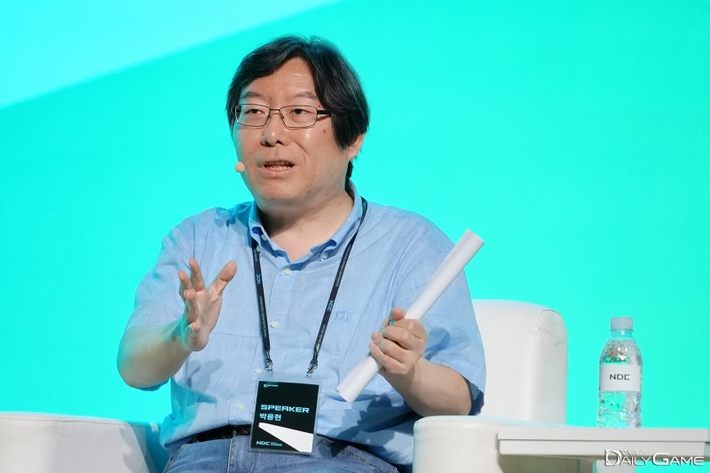 넥슨게임즈의 박용현 대표가 병렬 개발 구조를 선택한 이유와 그 특징을 소개했다.