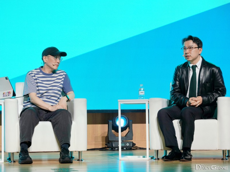 김용하 총괄 PD와 김지훈 대표가 경쟁력 있는 게임을 위해 창작자만의 맛과 개성을 살려야 한다고 강조했다.