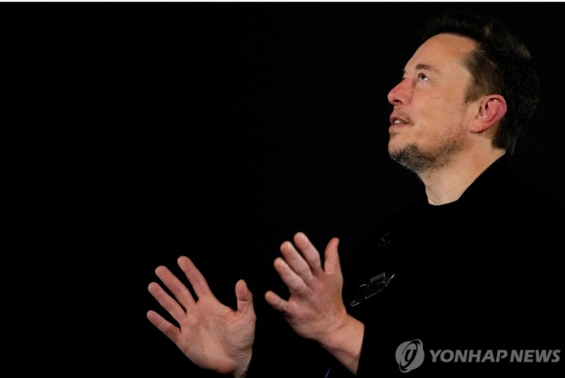 일론 머스크 CEO는 스페이스X와 테슬라의 합병을 통해 4조달러 규모의 거대 기업을 탄생시킬 전망이다. 사진=로이터통신, 연합뉴스