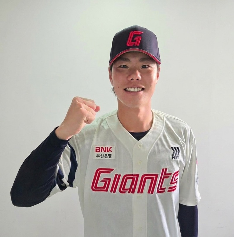 롯데가 새로 영입한 아시아 쿼터 투수 이이무라. / 사진=연합뉴스
