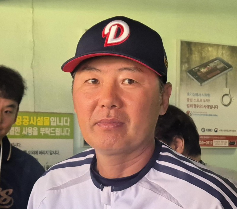 인터뷰하는 김원형 두산 베어스 감독. / 사진=연합뉴스