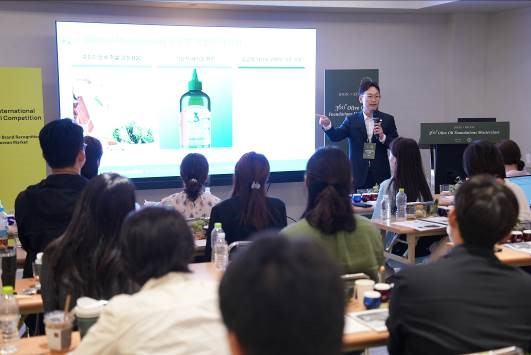 사진=KIOOC 조직위원장이나 올리브스탠다드 대표 ‘이정석 대표’의 강의 모습 / 제공: KIOOC