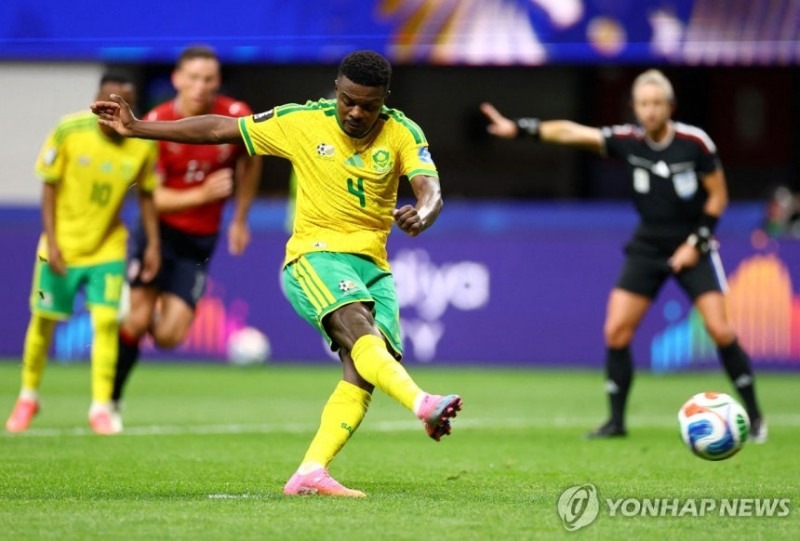 남아공 모코에나의 PK 동점골 장면 / 사진=연합뉴스