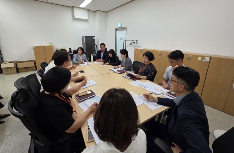 교육시설 유휴부지와 학교 체육시설의 시민 활용 방안을 논의하는 간담회 모습. /인수위