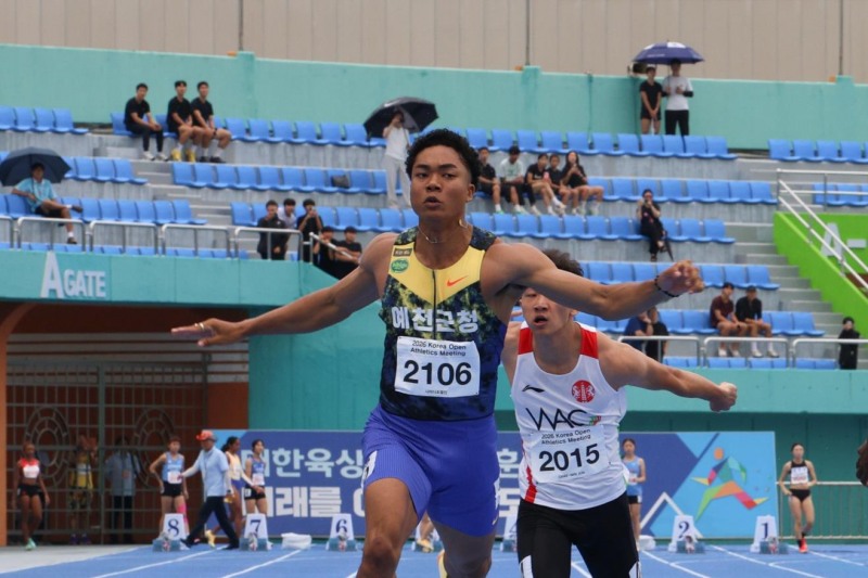 가장 먼저 결승선 통과하는 나마디 조엘진. / 사진=연합뉴스