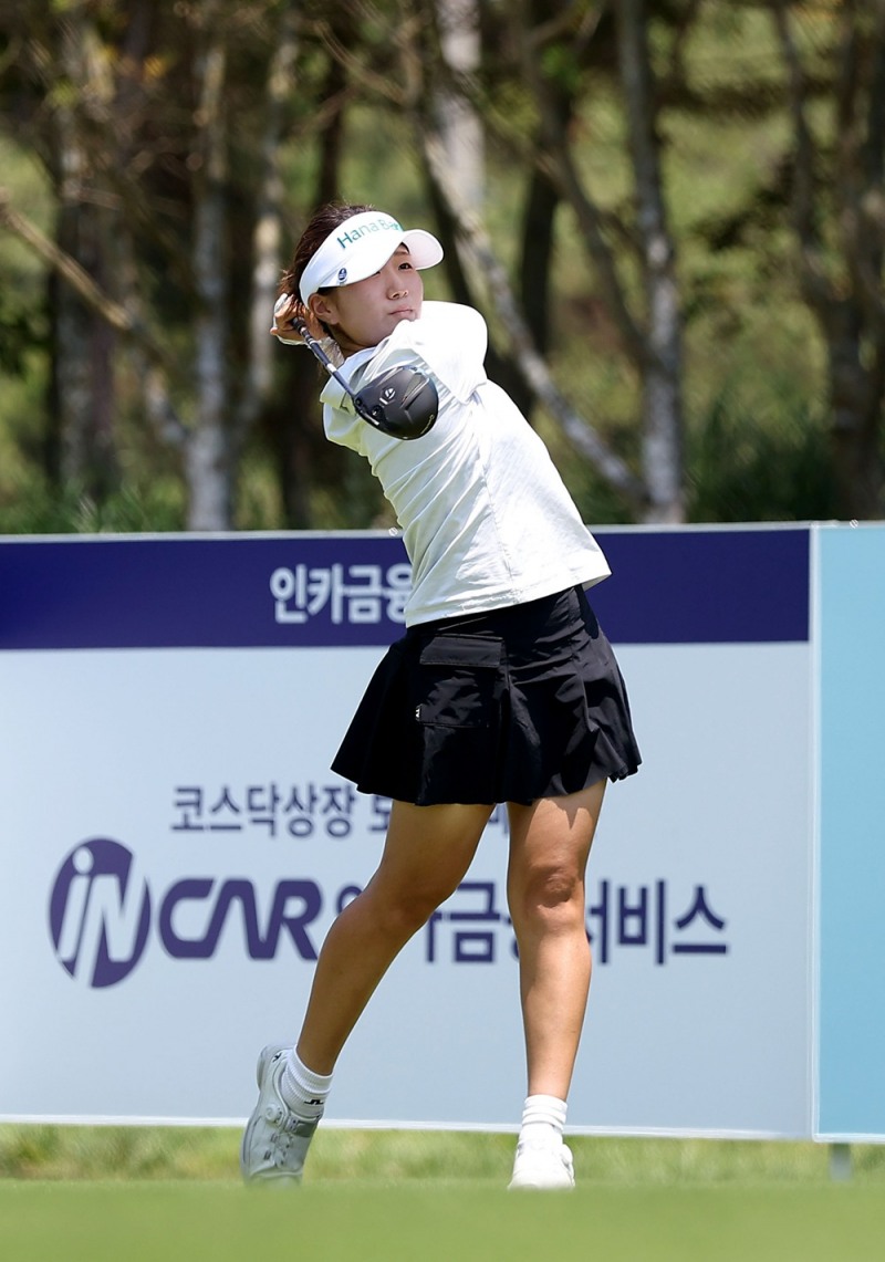 에스더 권 선수가 'KLPGA 인카금융 더헤븐 마스터즈'에서 티 샷을 선보이고 있다/ 사진= 더헤븐리조트 제공.