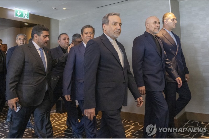 스위스 협상장 들어가는 이란 대표단. 사진=EPA, 연합뉴스