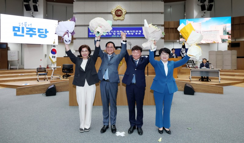 좌부터 김미숙, 안광률, 남종섭, 고은정 의원이 함께 하고 있다.