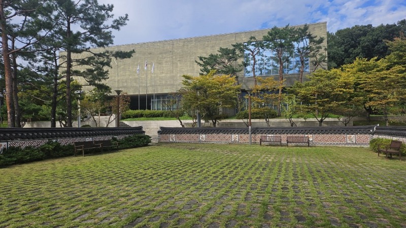 광교역사공원에서 야외 예식을 할 수 있는 공공예식장 수원새빛뜰·광교 전경./수원시