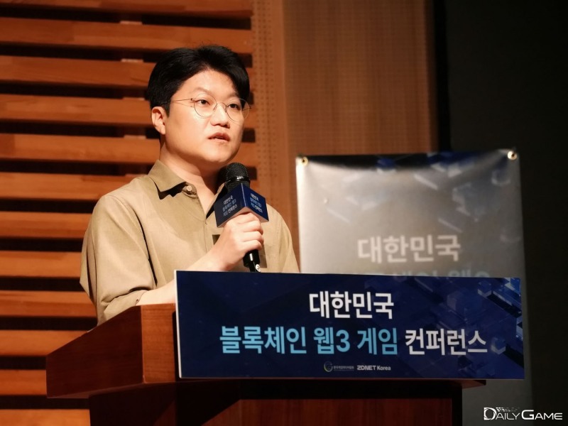 이강석 사업실장이 메이플스토리 유니버스의 현황과 발전에 대해 발표했다.