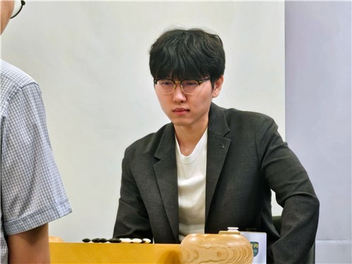 신진서 9단이 쏘팔코사놀 6연패 달성을 눈앞에 뒀다. / 사진=연합뉴스