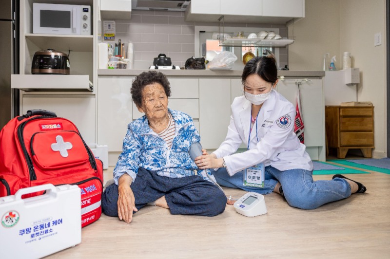 쿠팡, 영덕서 국가유공자 위한 '온동네 케어' 펼쳐…무료 건강검진 누적 1,400명 돌파