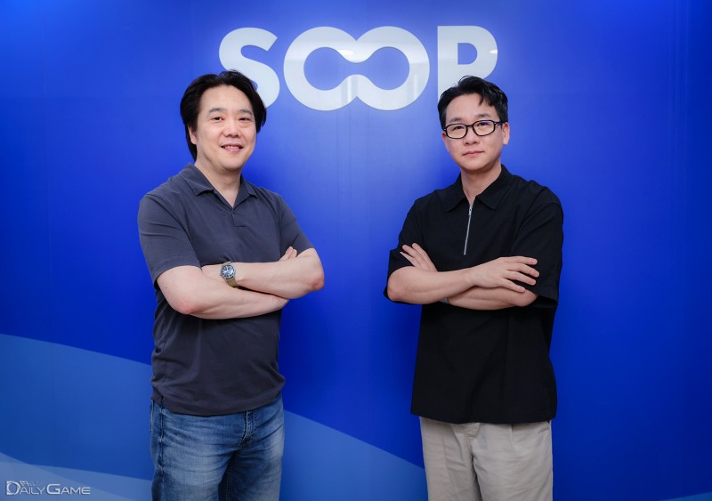 숲의 글로벌화와 기술 도입, 분야 확장 등에 대해 소개한 위영광 제작본부장과 임일빈 e스포츠 본부장.