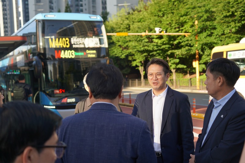 경기준비위원회 30분 출근 대전환 특별위원회 활동 모습./인수위