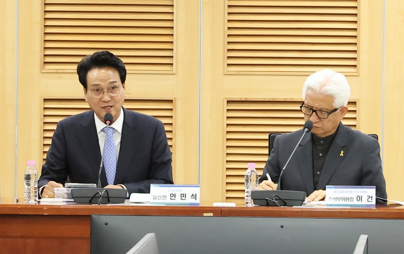 인민석 경기도교육감 당선인이 25일 국회 의원회관 제2세미나실에서 ‘경기 교육활동보호국, 왜 어떻게 만들 것인가’ 토론회에서 발언을 하고있다. /인수위