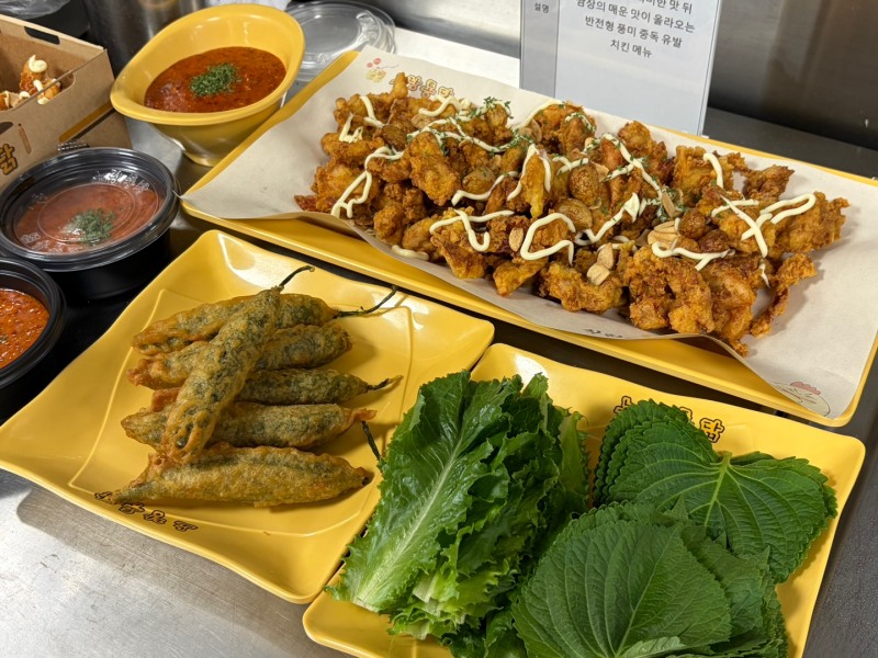대구 칠성점 가맹점주의 ‘불타는 딥 쌈장마요 치킨. /노랑통닭