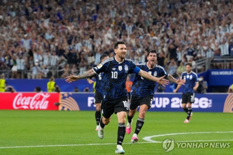 골세리머니를 펼치는 리오넬 메시 / 사진=연합뉴스