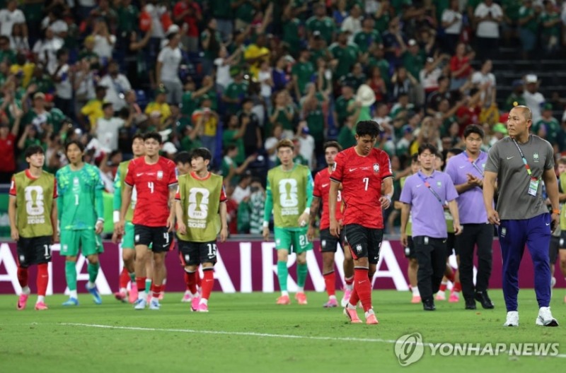 남아공전 패배에 고개숙인 한국 대표팀 / 사진=연합뉴스