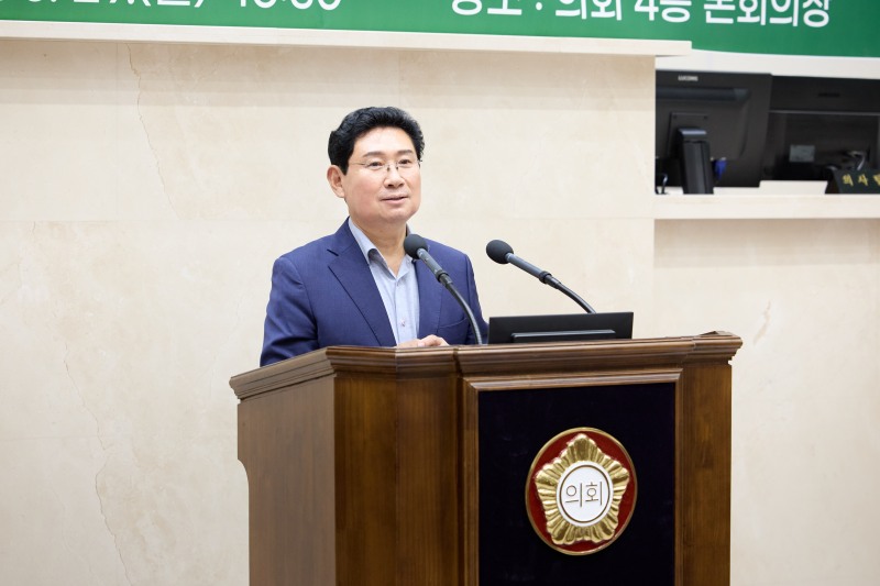 이상일 용인특례시장이 29일 제9대 용인시의회 폐원식에서 인사말을 하고 있다./용인시