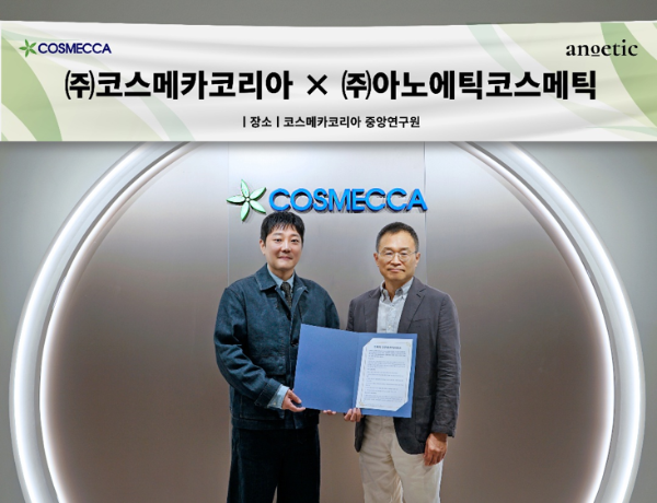 아노에틱코스메틱 박용준 대표이사(왼쪽), 코스메카코리아 김기현 부사장(오른쪽) (이미지=코스메카코리아 제공)