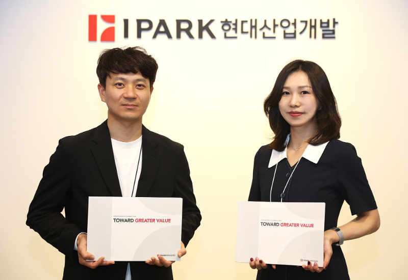IPARK현대산업개발은 지난 29일 ESG 경영 성과 와 중장기 성장을 위한 추진 방향을 담은 지속가능보고서 2026을 발간했다./IPARK현대산업개발