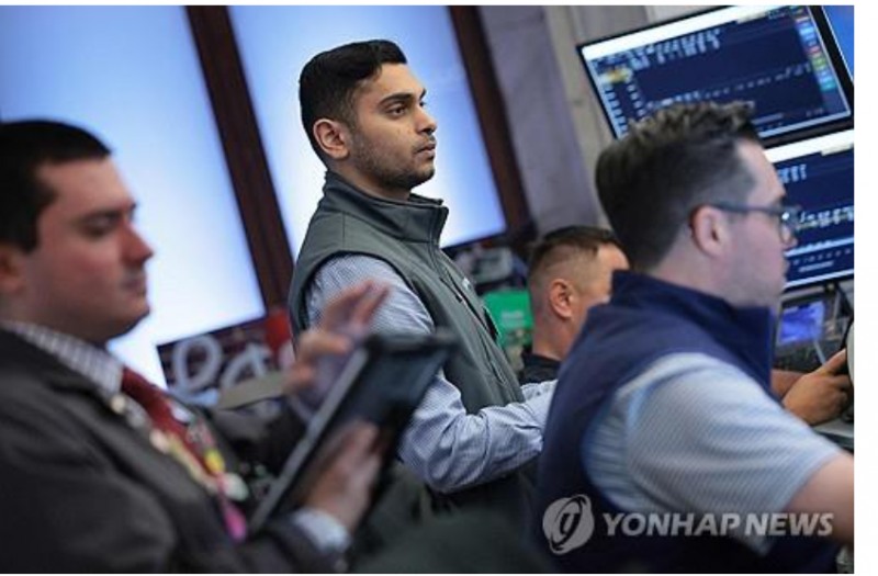 S&P500지수와 나스닥지수가 2분기에만 각 각 14%, 20% 급등하며 2020년 2분기이후 최대 분기 상승률을 기록했다. 사진=AFP, 연합뉴스