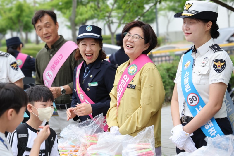 김보라 안성시장이 1일 민선 9기 첫 공식 일정으로 '어린이 교통안전 캠페인'에 참석했다./안성시