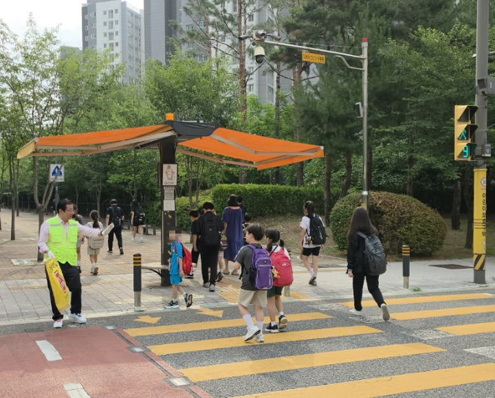 이현재 하남시장 민선 9기 임기 첫날, 미사초 교통봉사