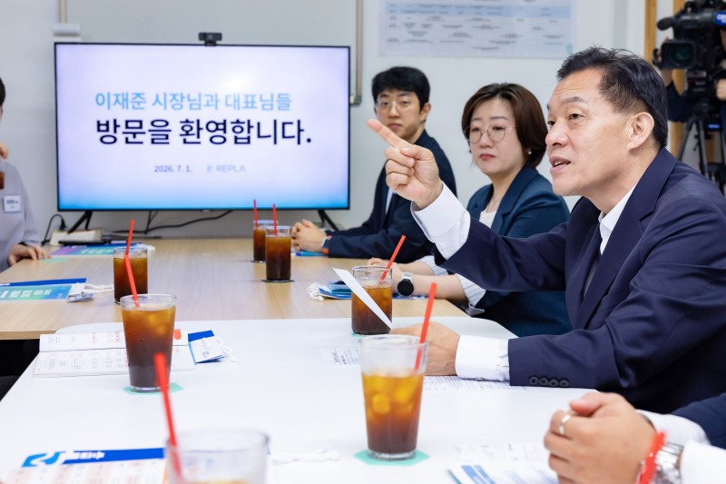 이재준 수원특례시장이 간담회에서 발언하고 있다./수원시