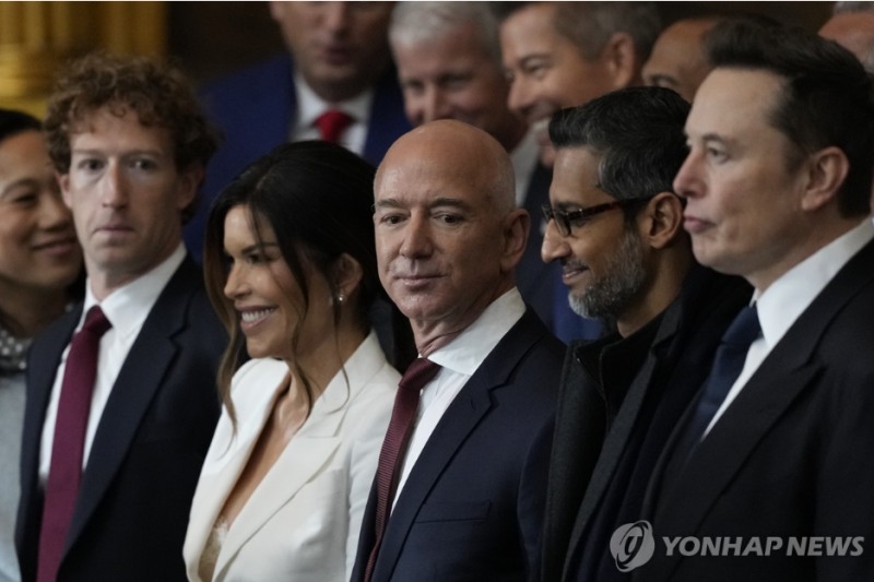 클라우드 사업 진출을 추진하고 있는 마크 저커버그 베타CEO. 사진=AP, 연합뉴스