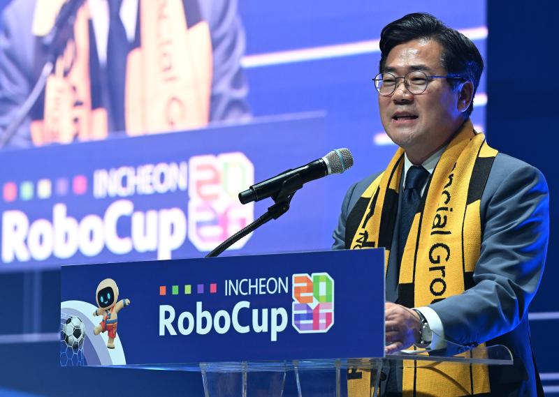 박찬대 인천시장이 2일 송도컨벤시아에서 열린 '로보컵 2026 인천' 개막식에서 환영사를 하고 있다. /인천시