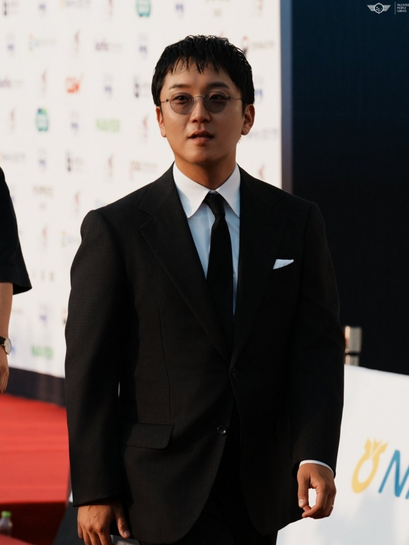곽민규, 제30회 부천국제판타스틱영화제 개막식 레드카펫 위 댄디한 매력 발산