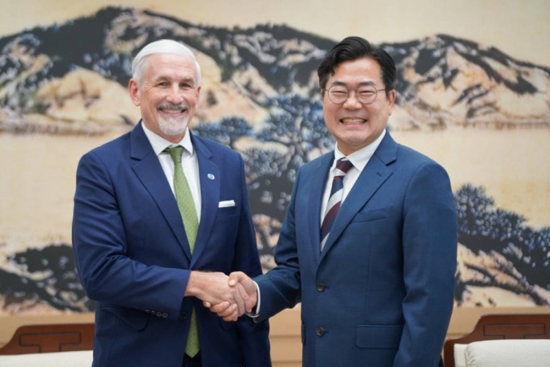 박찬대 인천시장이 숌비 샤프 UN 아시아태평양 경제사회위원회(ESCAP) 부사무총장님을 만나, UN과 인천이 함께 그려갈 혁신적인 미래에 대해 깊이있게 논의했다. 인천시