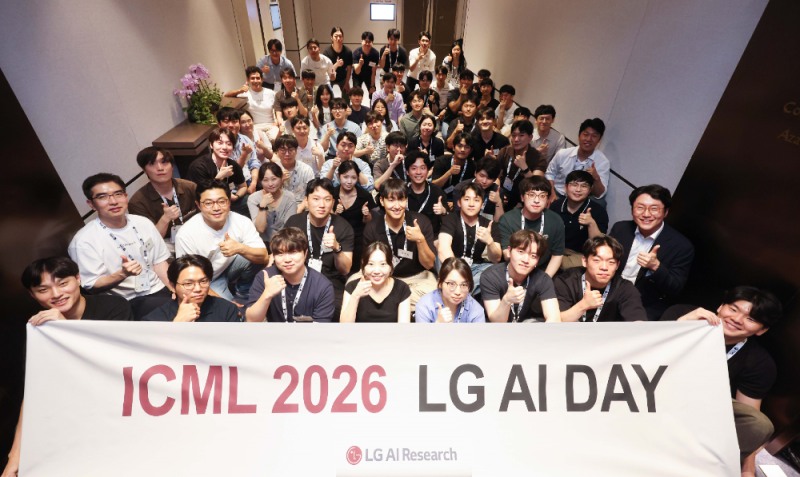 7일 저녁 LG AI Day에 참가한 AI 인재 단체 촬영 사진