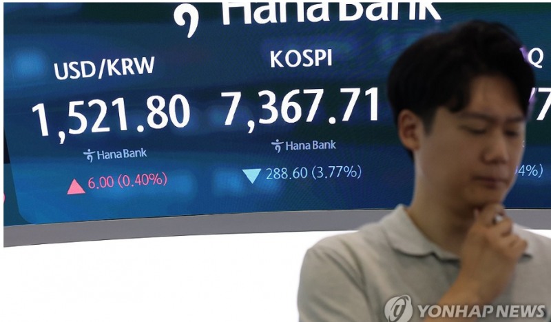삼전닉스가 지난 달 하순이후 30% 가까이 급락하면서 개인들도 코스피시장에서 매도로 전환하며 지수 하락을 부채질하고 있다. 사진=연합뉴