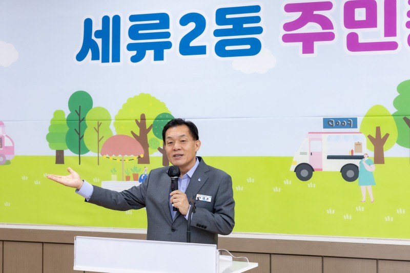 이재준 수원시장이 인사말을 하고 있다./수원시