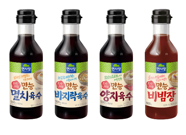 면사랑, 만능 제품 시리즈 (좌측부터) ‘만능 멸치육수’, ‘만능 바지락육수’, ‘만능 양지육수’, ‘만능 비빔장’