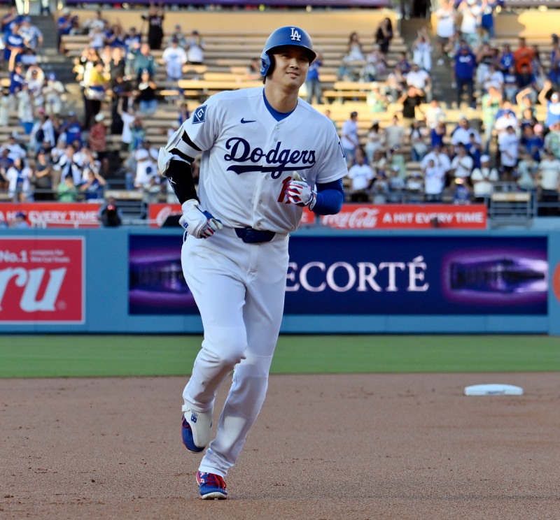 MLB 통산 300홈런 치고 베이스를 도는 오타니. / 사진=연합뉴스