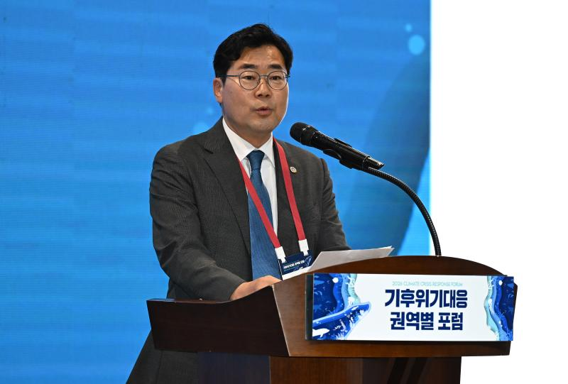 박찬대 인천시장이 9일 경원재 바이 워커힐에서 열린 '기후위기대응 권역별 포럼'에서 환영사를 하고 있다. /인천시