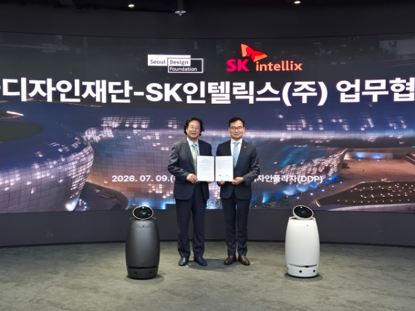 좌로부터 차강희 서울디자인재단 대표이사, 안무인 SK인텔릭스 대표이사