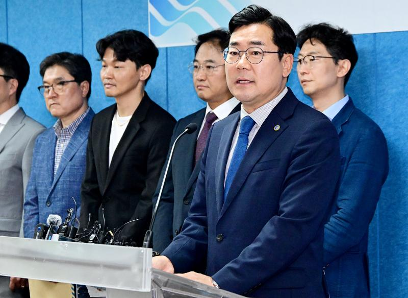 박찬대 인천시장이 10일 시청 브리핑룸에서 재정예산개혁TF 발족 기자회견을 하고 있다./인천시