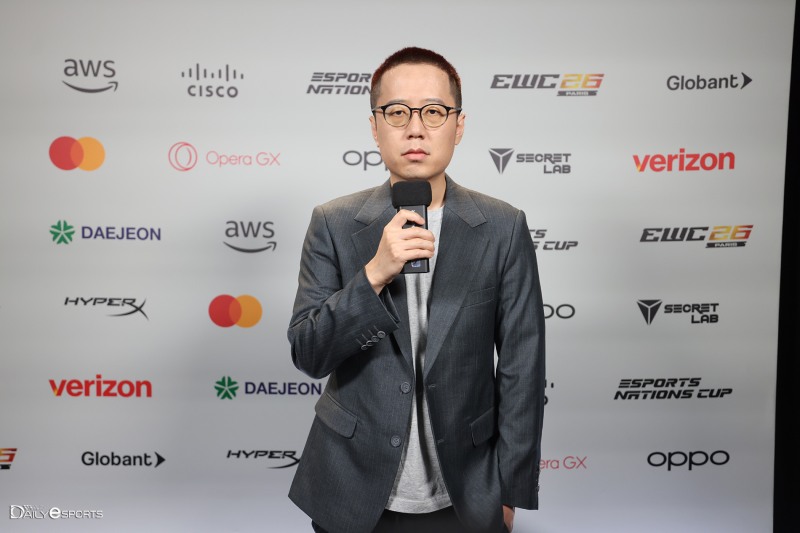 LPL 해설자 米勒.