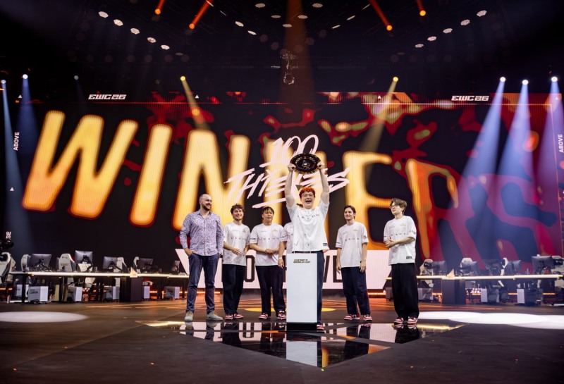 EWC 우승 세리머니를 하는 100씨브즈(사진=e스포츠 재단 제공).