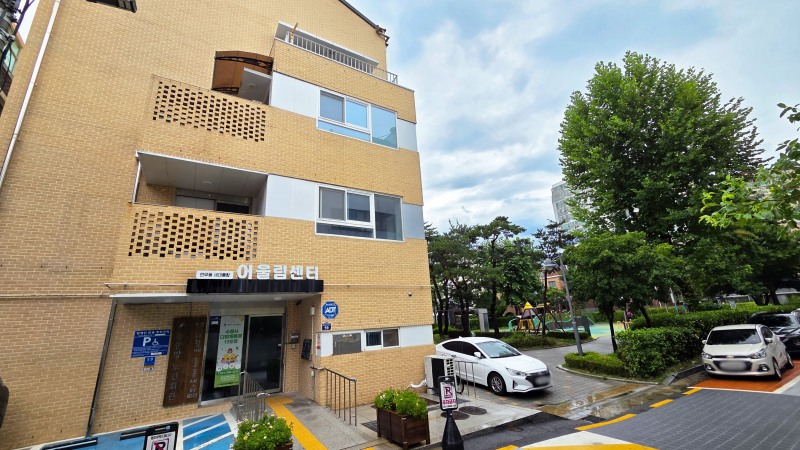 수원시 도시재생 뉴딜사업으로 지난 2022년 조성 완료된 연무마을 세대통합 어울림센터 전경./수원시